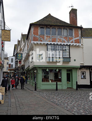 Das Sun Hotel, erbaut im Jahre 1503 und früher bekannt als The Little Inn berühmt gemacht von Charles Dickens in seiner Reise durch Kent Stockfoto