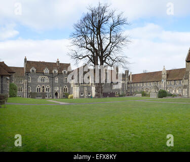 Bestandteil der Kings School, Canterbury, Kent, Großbritannien.  Von St Augustine´s Abbey Garten gesehen Stockfoto