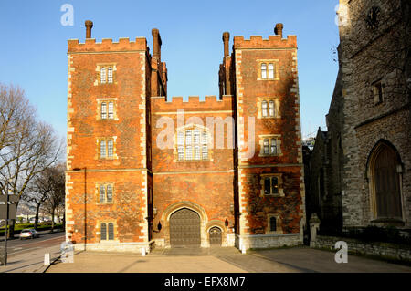 London, England, Vereinigtes Königreich. Lambeth Palace - offizielle Residenz des Erzbischofs von Canterbury. Morton Turm (1490: Haupteingang) Stockfoto