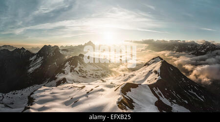 Blick auf die bayerischen Alpen bei Sonnenaufgang, Oberstdorf, Bayern, Deutschland Stockfoto