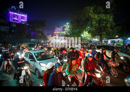 Dichten Verkehr in der Altstadt, Hanoi, Vietnam. Stockfoto