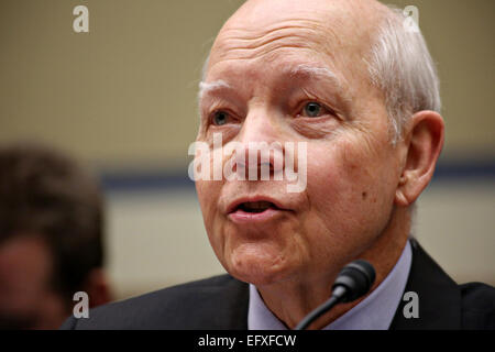 IRS Kommissar John Koskinen bezeugt in der House Oversight and Government Reform Committee Sitzung vom IRS gezielt politische Gruppen auf dem Capitol Hill 26. März 2014 in Washington, DC. Stockfoto