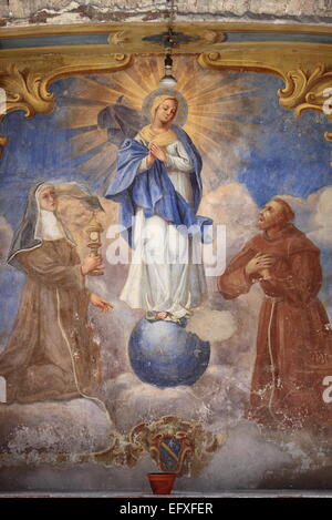 Antiken Fresko der Madonna mit Heiligen Franziskus von Assisi und St. Rita von Cascia. Assisi, Italien Stockfoto