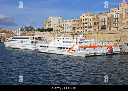 Venezia Lines Fähren vertäut im Grand Harbour, Valletta, Malta Stockfoto