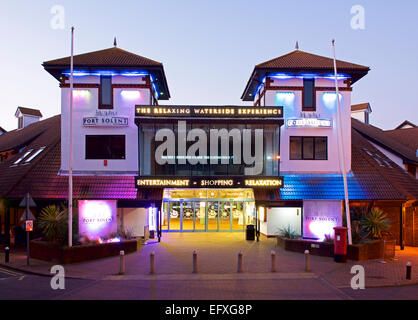 Eingang zu den Geschäften, Promenade und Yachthafen von Port Solent, Portsmouth, Hampshire, England UK Stockfoto