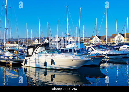 Segelboote vor Anker in der Marina in Port Solent, Portsmouth, Hampshire, England UK Stockfoto