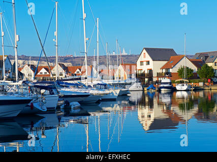 Segelboote vor Anker in der Marina in Port Solent, Portsmouth, Hampshire, England UK Stockfoto