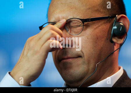 Berlin, Deutschland. 11. Februar 2015. Jiang Wen besucht eine Pressekonferenz für die Förderung des Films "Gegangen mit The Bullets" (Yi Bu Zhi Yao) bei der 65. Internationalen Filmfestspiele Berlinale in Berlin, Deutschland, am 11. Februar 2015. © Zhang Fan/Xinhua/Alamy Live-Nachrichten Stockfoto