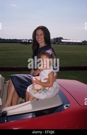 JILL STUART mit Tochter Sophie am 4. Jahrestag Bridgehampton Polo Eröffnungstag Mercedes Benz Polo 1998.k12873ww. © Walter Weissman/Globe Fotos/ZUMA Draht/Alamy Live-Nachrichten Stockfoto