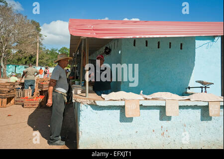 Horizontale Ansicht von einem Stall zu verkaufen Reis am Hauptmarkt in Camagüey, Kuba. Stockfoto