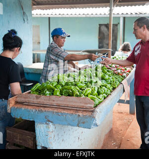 Blick von der wichtigsten Obst- und Gemüsemarkt in Camagüey, Kuba Platz. Stockfoto