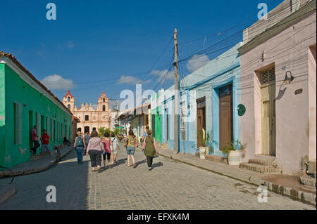 Horizontale Ansicht der Plaza del Carmen in Camagüey, Kuba. Stockfoto