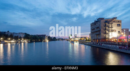 Blick von der Oberbaumbrücke, Fluss Spree, Speicher, Friedrichshain, Kreuzberg, Berlin, Deutschland Stockfoto