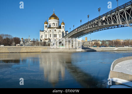 Moskau, Kathedrale von Christus dem Erlöser. Die Patriarchal Brücke über die Moskwa. Stockfoto