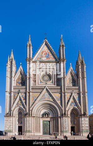 Die prächtige Fassade des Doms von Orvieto Stockfoto