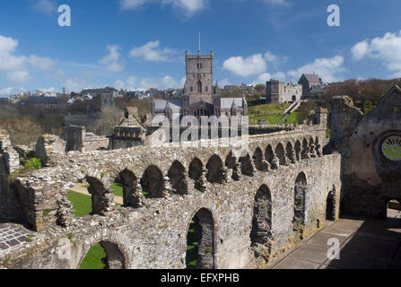 St. Davids Kathedrale des Bischofs Palast Pembrokeshire West Wales UK Stockfoto