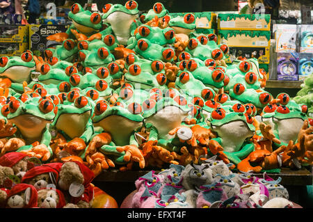 Rainforest Cafe, Frösche im Schaufenster, in der Nähe von Piccadilly Circus, London, UK Stockfoto