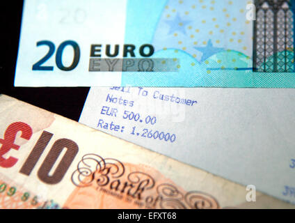 Geldwechsel: Pfund Sterling und Euro, London Stockfoto