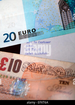 Geldwechsel: Pfund Sterling und Euro, London Stockfoto