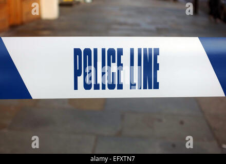 Tatort in London Straße mit Klebeband ab durch die Untersuchung Polizei Stockfoto