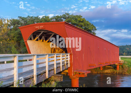 Madison County, IA: Hogback überdachte Brücke (1884) auf North River Stockfoto