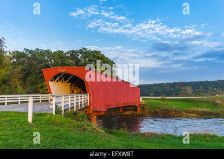 Madison County, IA: Hogback überdachte Brücke (1884) auf North River Stockfoto