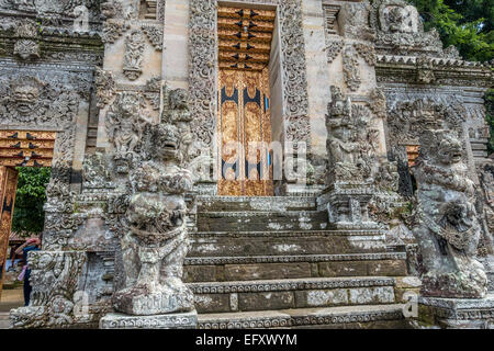 Vor dem Eingang zu den hinduistischen Tempel Pura Kehen Bangli Bali-Indonesien Stockfoto
