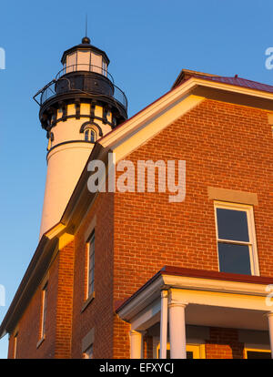 Abgebildete Rocks National Lakeshore, MI: Sonnenaufgang Licht auf Au Sable Light Station (1874) in Au Sable Punkt Stockfoto