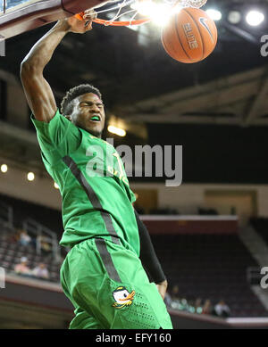 Los Angeles, Kalifornien, USA. 11. Februar 2015. Die erste Hälfte. 11. Februar 2015. Oregon Ducks und USC Trojans, Galen Center in Los Angeles, CA. Jordan Bell #1 knallt Dunks in der ersten Hälfte. Bildnachweis: Csm/Alamy Live-Nachrichten Stockfoto