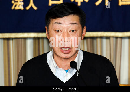 Yuichi Sugimoto spricht auf FCCJ am 12. Februar 2015, Tokio, Japan: freiberuflicher Fotojournalist Yuichi Sugimoto beantwortet Fragen bilden die Presse bei der Foreign Correspondents Club of Japan. Sugimoto werden rechtliche Schritte gegen die japanische Regierung, nachdem sie seinen Pass um zu verhindern, dass ihm Reisen nach Syrien zu berichten über den Bürgerkrieg es beschlagnahmt. Nach dem Mord an der japanische Journalist Kenji Goto und Haruna Yukawa von ISIS will die japanische Regierung nicht zulassen, dass die Japaner in die Gegend reisen. Sugimoto gesagt, Kyodo News, die er geplant hatte, nach Syrien und Bericht f Reisen Stockfoto