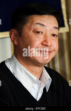 Yuichi Sugimoto spricht auf FCCJ am 12. Februar 2015, Tokio, Japan: freiberuflicher Fotojournalist Yuichi Sugimoto besucht eine Pressekonferenz an der Foreign Correspondents Club of Japan. Sugimoto werden rechtliche Schritte gegen die japanische Regierung, nachdem sie seinen Pass um zu verhindern, dass ihm Reisen nach Syrien zu berichten über den Bürgerkrieg es beschlagnahmt. Nach dem Mord an der japanische Journalist Kenji Goto und Haruna Yukawa von ISIS will die japanische Regierung nicht zulassen, dass die Japaner in die Gegend reisen. Sugimoto gesagt, Kyodo News, die er geplant hatte, Reisen nach Syrien und Bericht von re Stockfoto