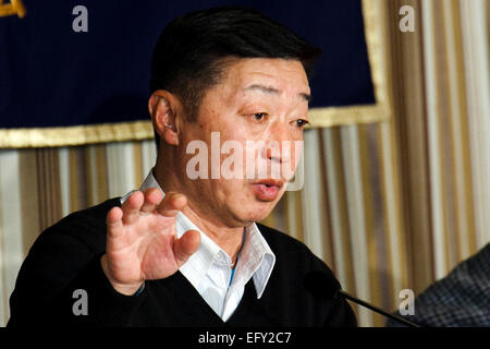 Yuichi Sugimoto spricht auf FCCJ am 12. Februar 2015, Tokio, Japan: freiberuflicher Fotojournalist Yuichi Sugimoto beantwortet Fragen bilden die Presse bei der Foreign Correspondents Club of Japan. Sugimoto werden rechtliche Schritte gegen die japanische Regierung, nachdem sie seinen Pass um zu verhindern, dass ihm Reisen nach Syrien zu berichten über den Bürgerkrieg es beschlagnahmt. Nach dem Mord an der japanische Journalist Kenji Goto und Haruna Yukawa von ISIS will die japanische Regierung nicht zulassen, dass die Japaner in die Gegend reisen. Sugimoto gesagt, Kyodo News, die er geplant hatte, nach Syrien und Bericht f Reisen Stockfoto