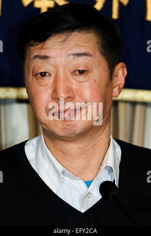 Yuichi Sugimoto spricht auf FCCJ am 12. Februar 2015, Tokio, Japan: freiberuflicher Fotojournalist Yuichi Sugimoto besucht eine Pressekonferenz an der Foreign Correspondents Club of Japan. Sugimoto werden rechtliche Schritte gegen die japanische Regierung, nachdem sie seinen Pass um zu verhindern, dass ihm Reisen nach Syrien zu berichten über den Bürgerkrieg es beschlagnahmt. Nach dem Mord an der japanische Journalist Kenji Goto und Haruna Yukawa von ISIS will die japanische Regierung nicht zulassen, dass die Japaner in die Gegend reisen. Sugimoto gesagt, Kyodo News, die er geplant hatte, Reisen nach Syrien und Bericht von re Stockfoto