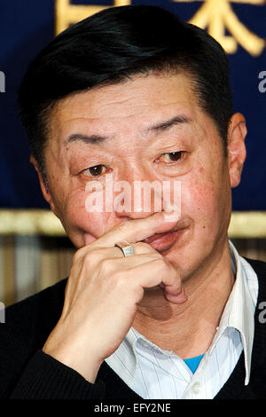 Yuichi Sugimoto spricht auf FCCJ am 12. Februar 2015, Tokio, Japan: freiberuflicher Fotojournalist Yuichi Sugimoto besucht eine Pressekonferenz an der Foreign Correspondents Club of Japan. Sugimoto werden rechtliche Schritte gegen die japanische Regierung, nachdem sie seinen Pass um zu verhindern, dass ihm Reisen nach Syrien zu berichten über den Bürgerkrieg es beschlagnahmt. Nach dem Mord an der japanische Journalist Kenji Goto und Haruna Yukawa von ISIS will die japanische Regierung nicht zulassen, dass die Japaner in die Gegend reisen. Sugimoto gesagt, Kyodo News, die er geplant hatte, Reisen nach Syrien und Bericht von re Stockfoto