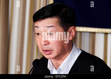 Yuichi Sugimoto spricht auf FCCJ am 12. Februar 2015, Tokio, Japan: freiberuflicher Fotojournalist Yuichi Sugimoto beantwortet Fragen bilden die Presse bei der Foreign Correspondents Club of Japan. Sugimoto werden rechtliche Schritte gegen die japanische Regierung, nachdem sie seinen Pass um zu verhindern, dass ihm Reisen nach Syrien zu berichten über den Bürgerkrieg es beschlagnahmt. Nach dem Mord an der japanische Journalist Kenji Goto und Haruna Yukawa von ISIS will die japanische Regierung nicht zulassen, dass die Japaner in die Gegend reisen. Sugimoto gesagt, Kyodo News, die er geplant hatte, nach Syrien und Bericht f Reisen Stockfoto