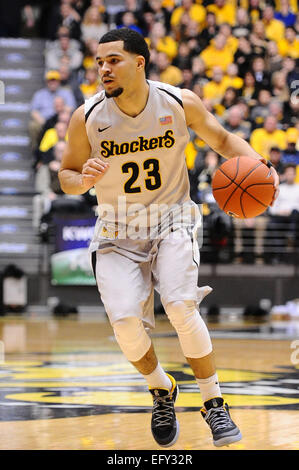 Wichita, Kansas, USA. 11. Februar 2015. Wichita State Shockers bewachen Fred VanVleet (23) Laufwerke in den Korb während der NCAA Basketball-Spiel zwischen der Indiana State Platanen und die Wichita State Shockers in Charles Koch Arena in Wichita, Kansas. Kendall Shaw/CSM/Alamy Live-Nachrichten Stockfoto