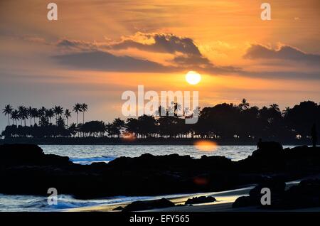 Sonnenuntergang in Senggigi Lombok in Indonesien. Die Insel der Surfer. Stockfoto