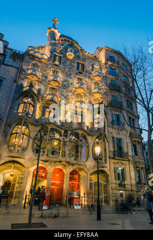 Nachtansicht der Casa Batllo, Barcelona, Spanien Stockfoto