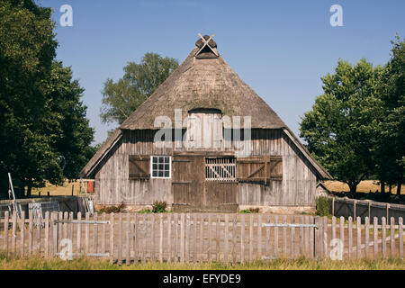 Heidschnucken-Stall in der Lüneburger Heide Undeloh, Niedersachsen, Deutschland, Europa Stockfoto