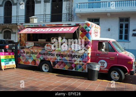 Rosa Essen weg. Fast-Food-Auto. Panama Viejo Altstadt Weltkulturerbe von UNESCO, Casco Antiguo, Barrio San Felipe, Stockfoto