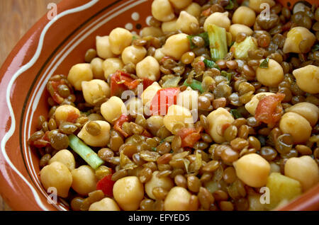 Hausgemachte Ost-West-Linseneintopf - mexikanische und indische Geschmacksrichtungen Essen Stockfoto