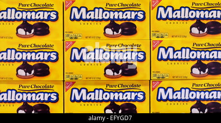 Boxen von Nabisco Mallomars Schokoladen Marshmallow Cookies zum Verkauf bei Fairway-Supermarkt in Douglaston, Queens, New York. Stockfoto