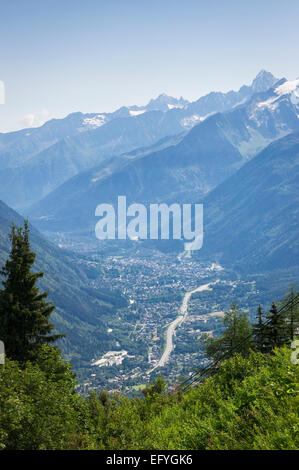 Chamonix Stadt im Tal, Französische Alpen, Frankreich Stockfoto