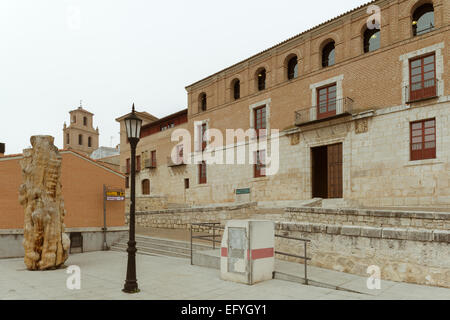 Denkmal-Statue zu Königin Juana I von Tordesillas, Valladolid, Kastilien-León, Kastilien, Spanien Stockfoto