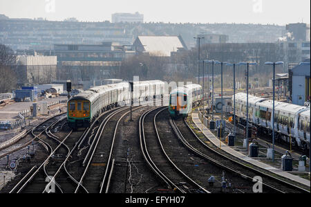 Southern Rail trainieren sich nähernden Bahnhof von Brighton UK auf die von London nach Brighton Linie Stockfoto