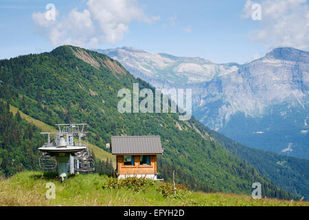 Sessellift oder Ski Lift über Chamonix-Tal, Frankreich, Europa Stockfoto