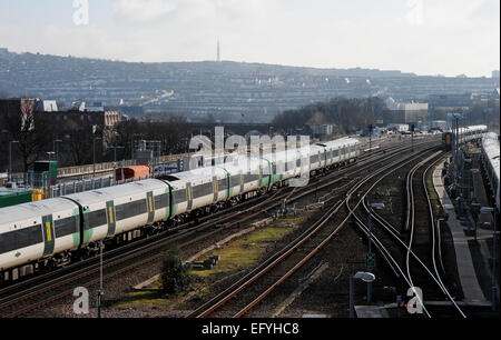 Southern Rail trainieren sich nähernden Bahnhof von Brighton UK auf die von London nach Brighton Linie Stockfoto