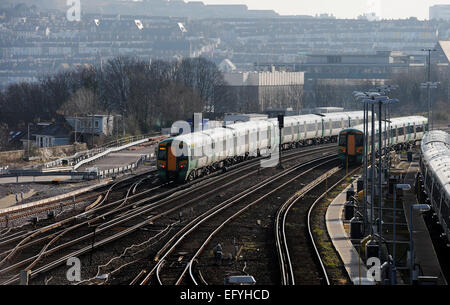 Southern Rail trainieren sich nähernden Bahnhof von Brighton UK auf die von London nach Brighton Linie Stockfoto