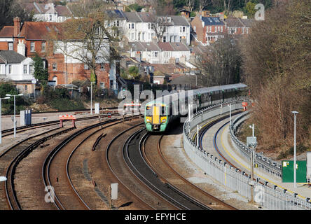 Southern Rail trainieren sich nähernden Bahnhof von Brighton UK auf die von London nach Brighton Pendler Linie Stockfoto