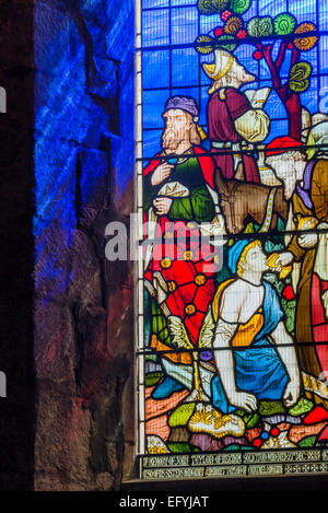 Detail von einem Buntglasfenster im Kirchenschiff Hexham Abbey, Northumberland, England Stockfoto